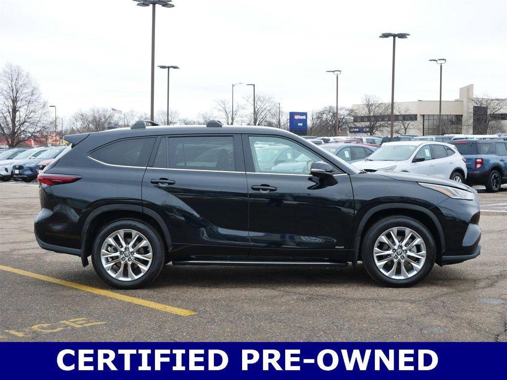 used 2024 Toyota Highlander Hybrid car, priced at $43,940