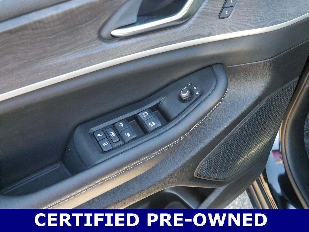used 2024 Jeep Grand Cherokee car, priced at $34,397