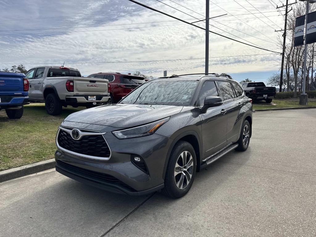 used 2022 Toyota Highlander car, priced at $31,791