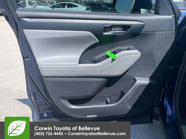 used 2021 Toyota Highlander car, priced at $30,500