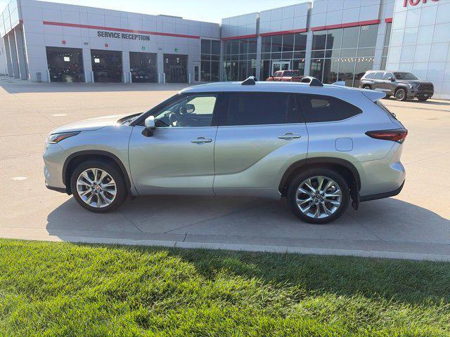 used 2024 Toyota Highlander Hybrid car, priced at $45,500