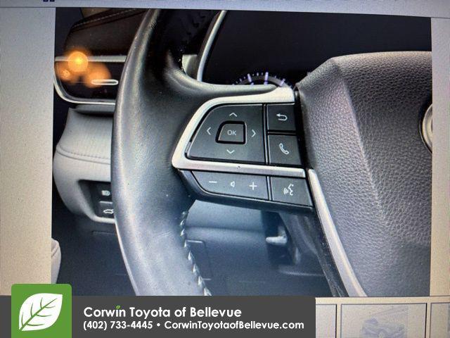 used 2022 Toyota Highlander car, priced at $33,900