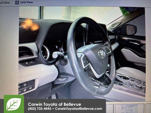 used 2022 Toyota Highlander car, priced at $33,900