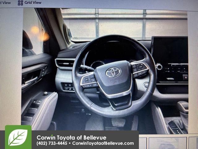 used 2022 Toyota Highlander car, priced at $33,900