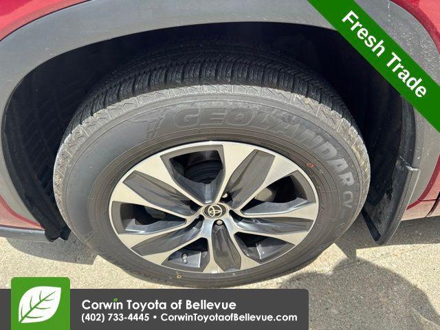 used 2022 Toyota Highlander car, priced at $37,500