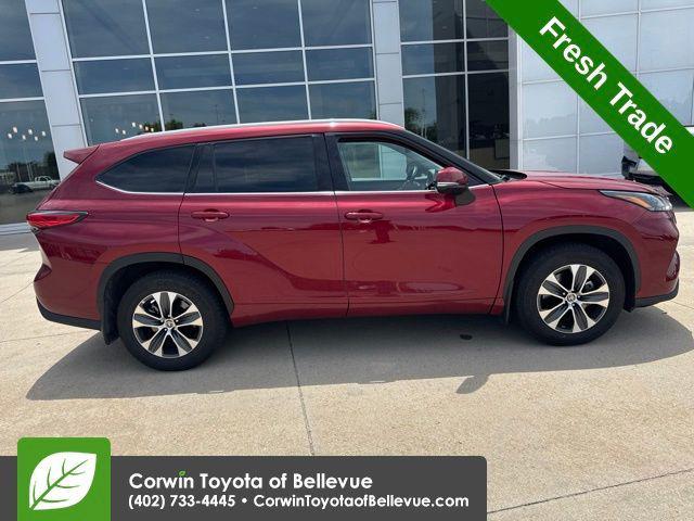 used 2022 Toyota Highlander car, priced at $37,500