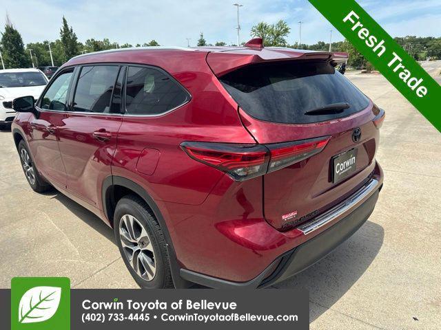 used 2022 Toyota Highlander car, priced at $37,500