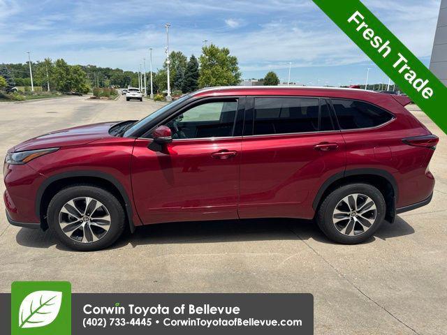 used 2022 Toyota Highlander car, priced at $37,500
