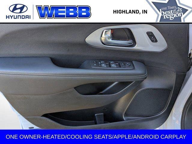 used 2025 Chrysler Pacifica car, priced at $33,086