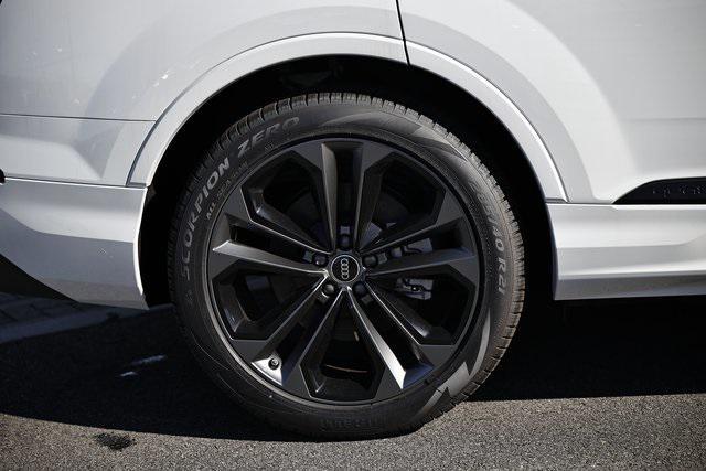 new 2025 Audi Q7 car, priced at $71,998
