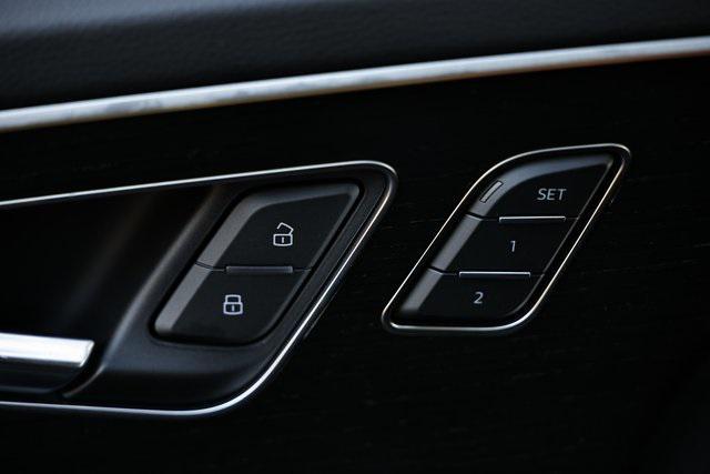 new 2025 Audi Q7 car, priced at $71,998