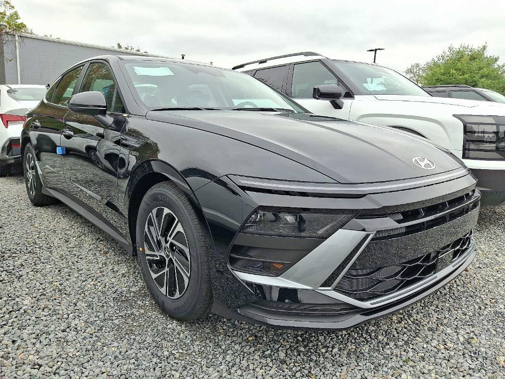 new 2026 Hyundai Sonata Hybrid car, priced at $30,800