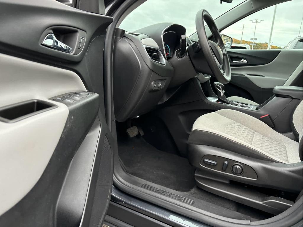 used 2022 Chevrolet Equinox car, priced at $17,999