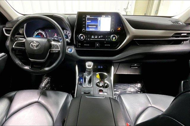 used 2022 Toyota Highlander car, priced at $39,975