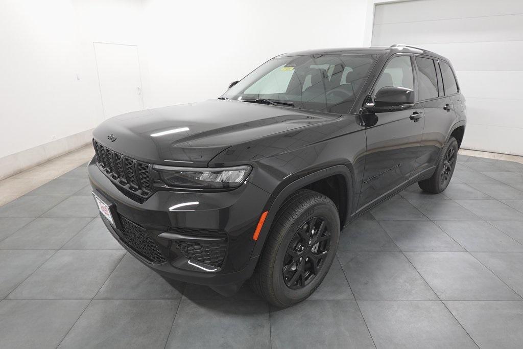 new 2025 Jeep Grand Cherokee car, priced at $47,725