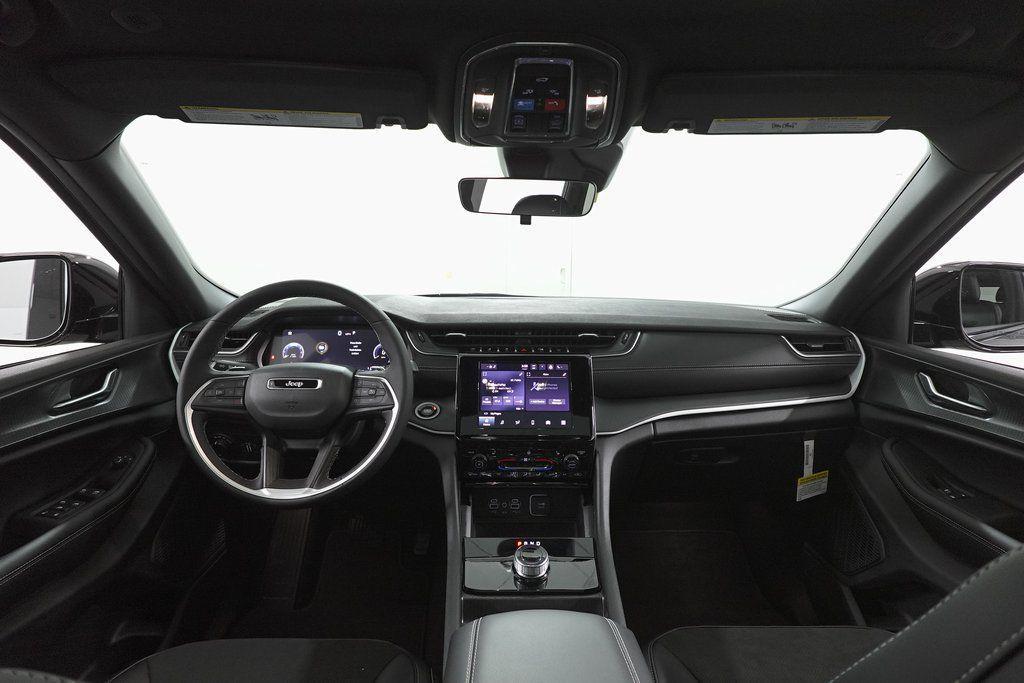 new 2025 Jeep Grand Cherokee car, priced at $38,180