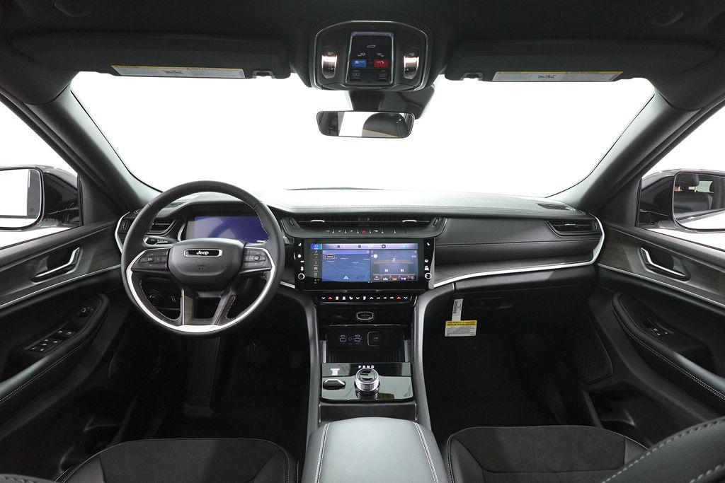 new 2026 Jeep Grand Cherokee car, priced at $39,782