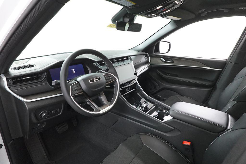 new 2026 Jeep Grand Cherokee car, priced at $39,782