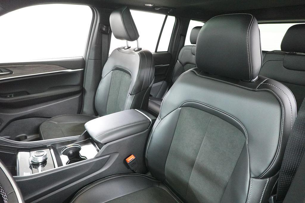 new 2026 Jeep Grand Cherokee car, priced at $39,782