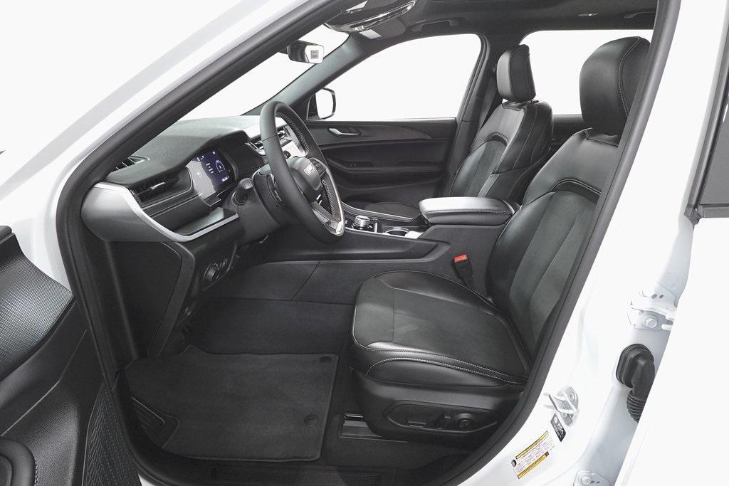 new 2025 Jeep Grand Cherokee L car, priced at $50,530