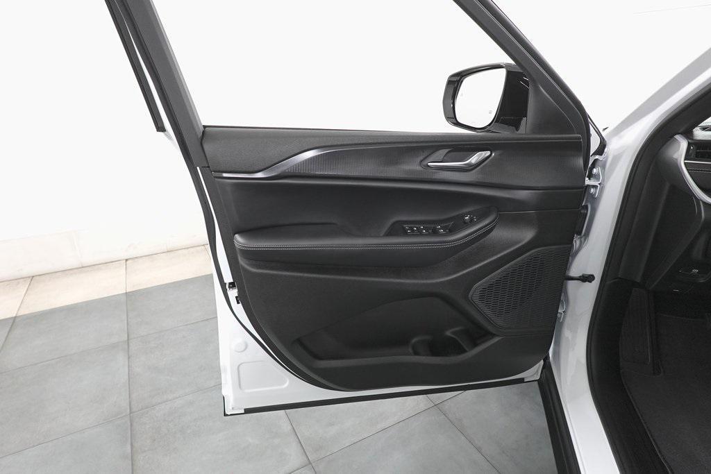 new 2025 Jeep Grand Cherokee L car, priced at $50,530