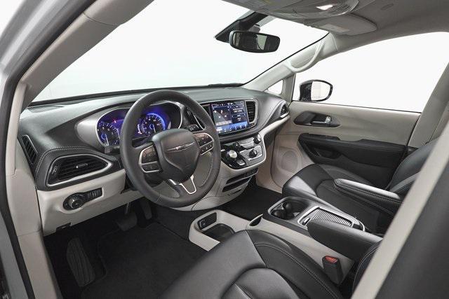 used 2024 Chrysler Pacifica car, priced at $36,304