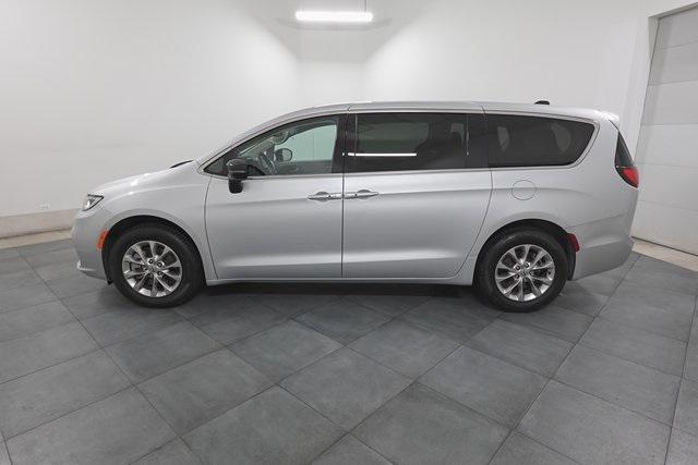 used 2024 Chrysler Pacifica car, priced at $36,304