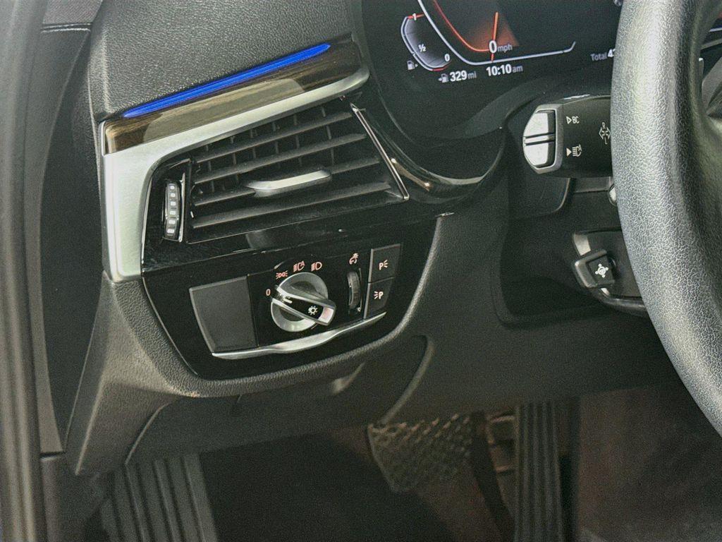 BMW 5 Series view 13