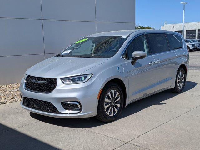 used 2023 Chrysler Pacifica Hybrid car, priced at $27,897
