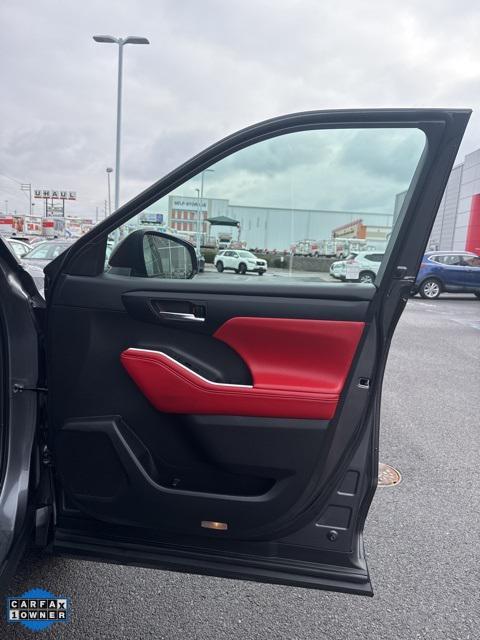 used 2022 Toyota Highlander car, priced at $34,695