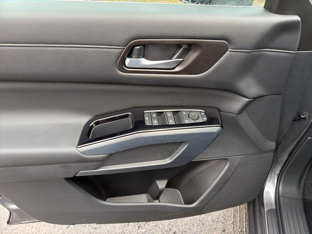 new 2025 Nissan Pathfinder car, priced at $42,857