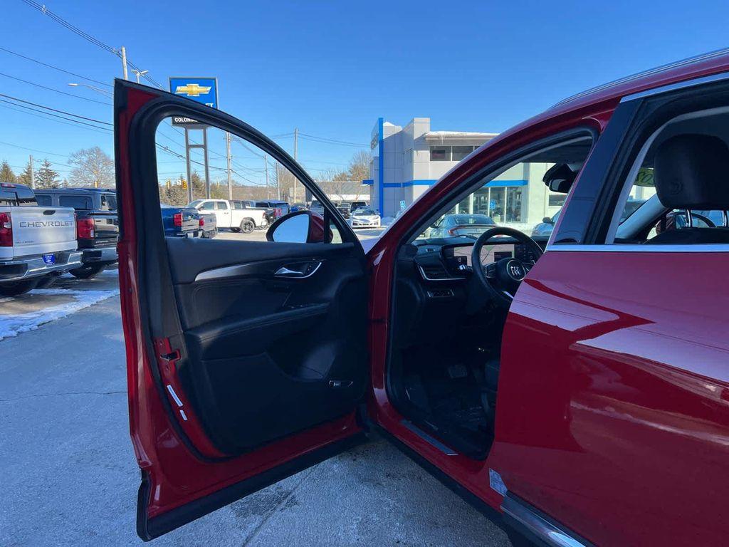 used 2025 Buick Envision car, priced at $28,398