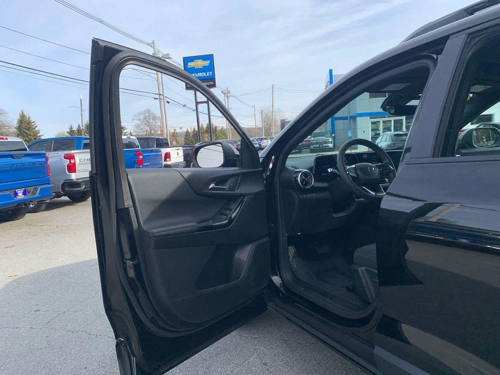 used 2025 Chevrolet Equinox car, priced at $29,798