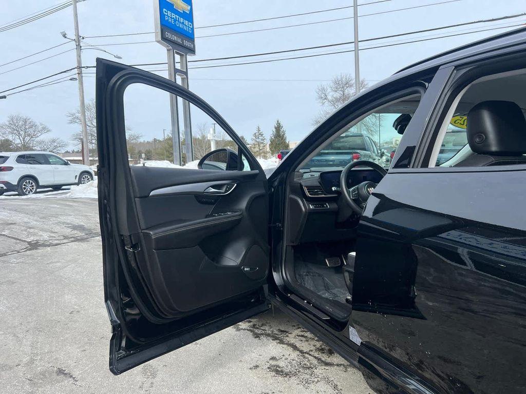 used 2025 Buick Envision car, priced at $30,498