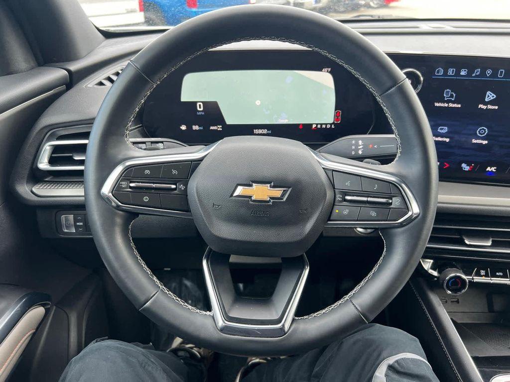 used 2025 Chevrolet Traverse car, priced at $36,998