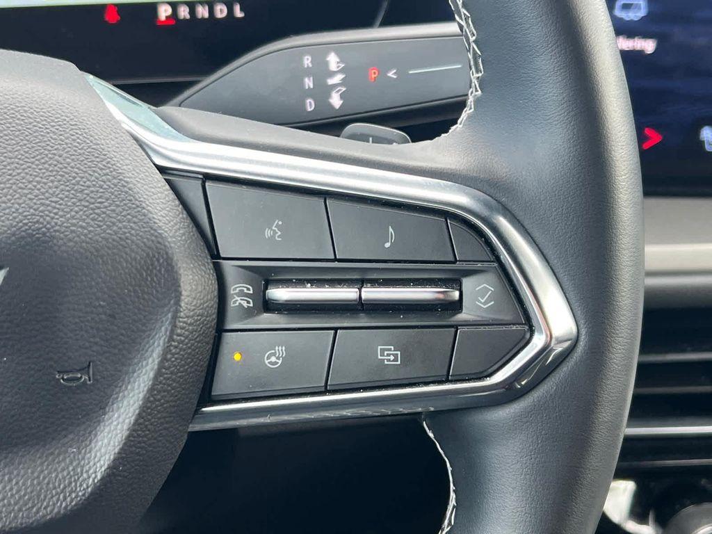 used 2025 Chevrolet Traverse car, priced at $36,998