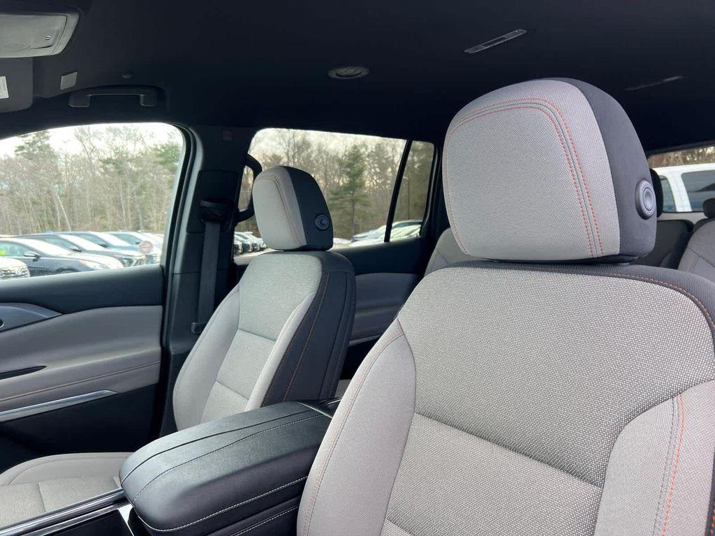 used 2025 Chevrolet Traverse car, priced at $36,998