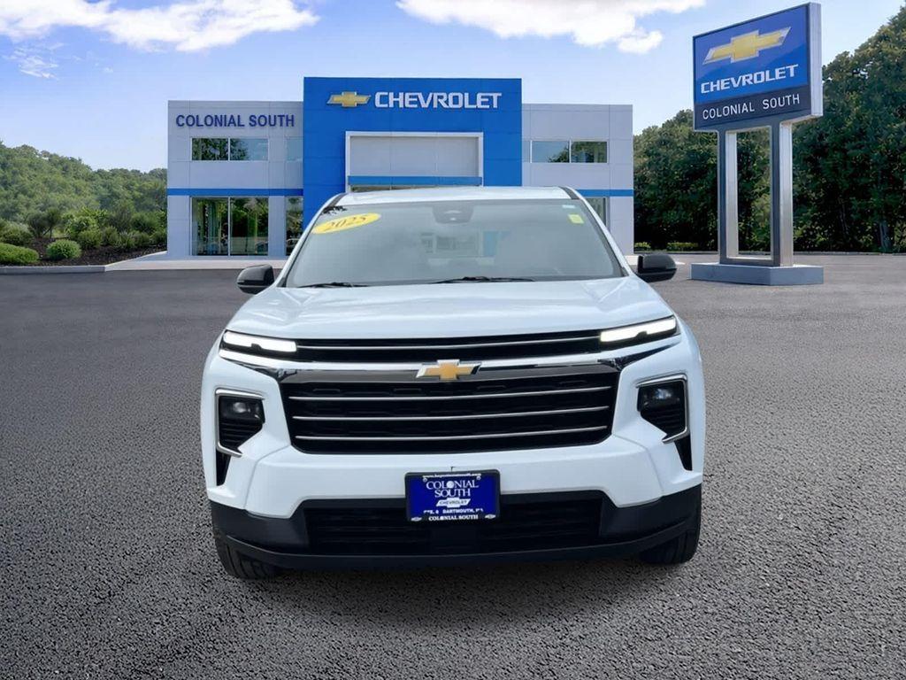 used 2025 Chevrolet Traverse car, priced at $36,998