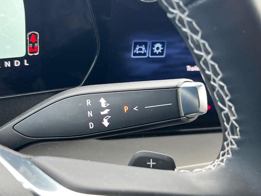 used 2025 Chevrolet Traverse car, priced at $36,998