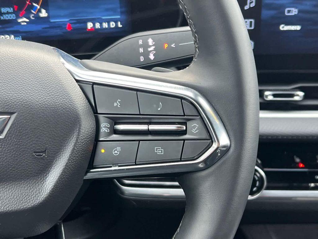 used 2025 Chevrolet Equinox car, priced at $28,798