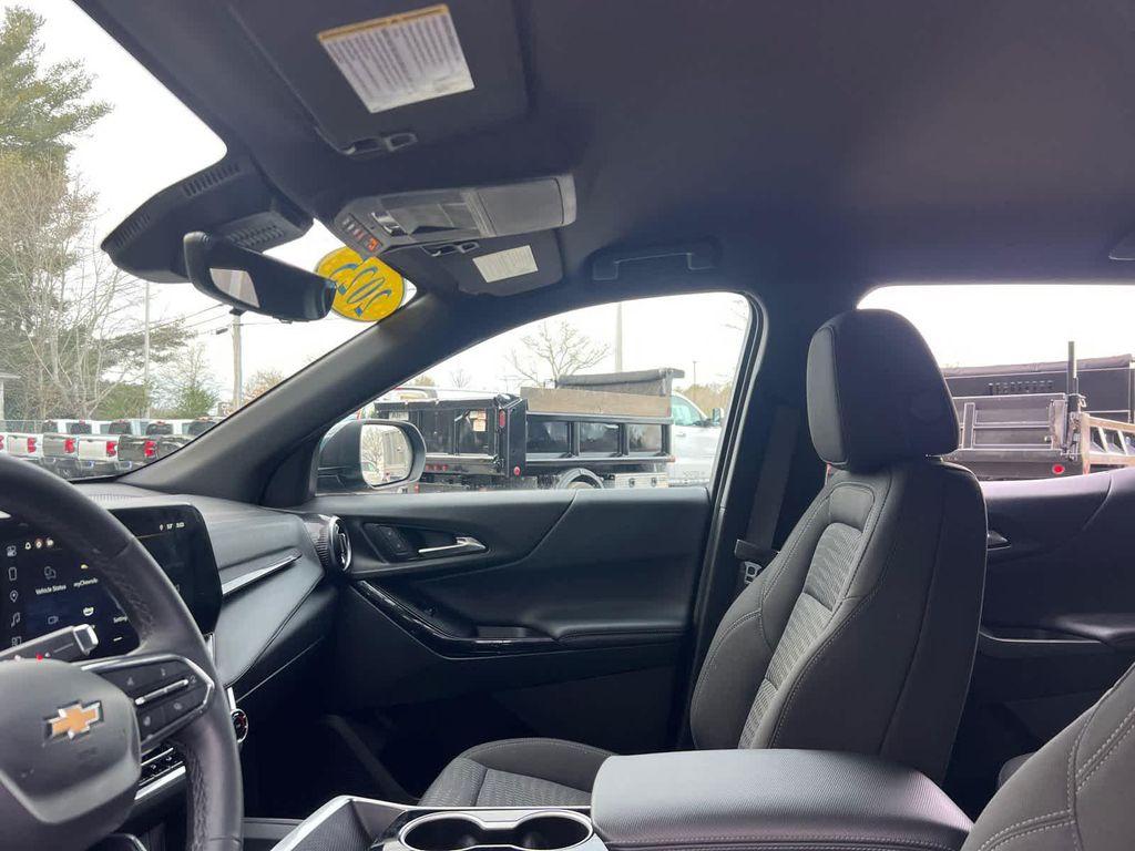 used 2025 Chevrolet Equinox car, priced at $28,798