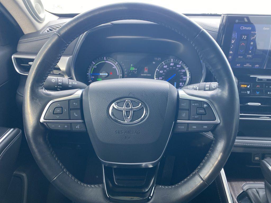 used 2020 Toyota Highlander Hybrid car, priced at $28,877