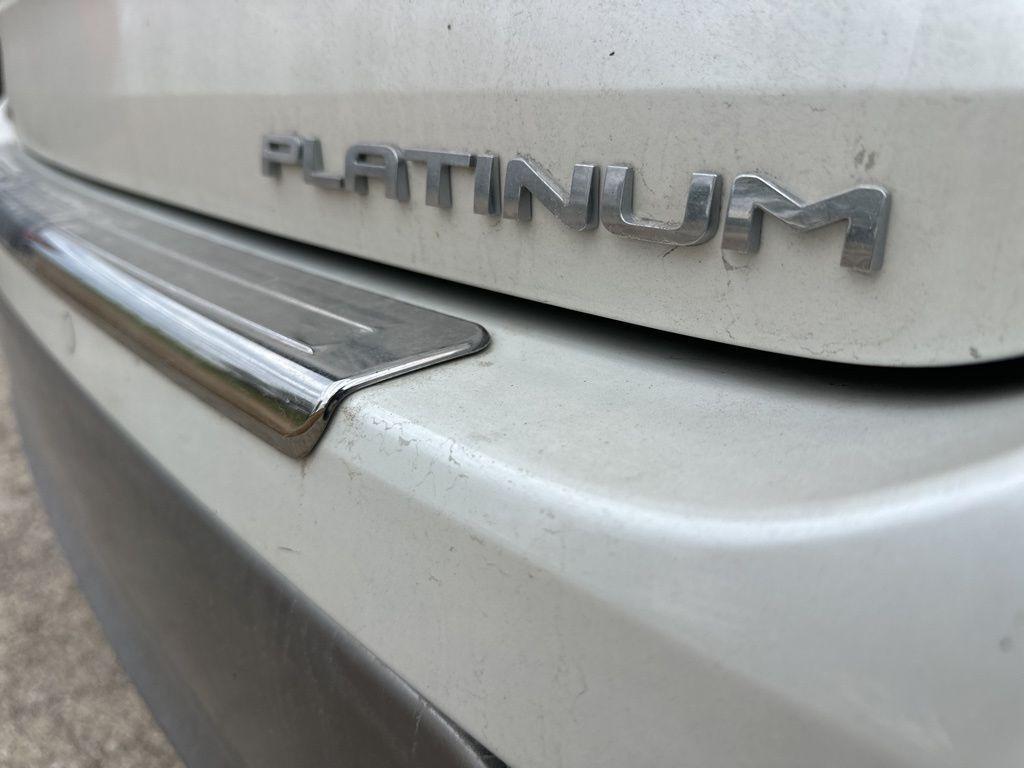 used 2020 Toyota Highlander Hybrid car, priced at $28,877