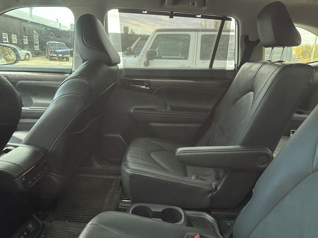 used 2020 Toyota Highlander Hybrid car, priced at $28,877