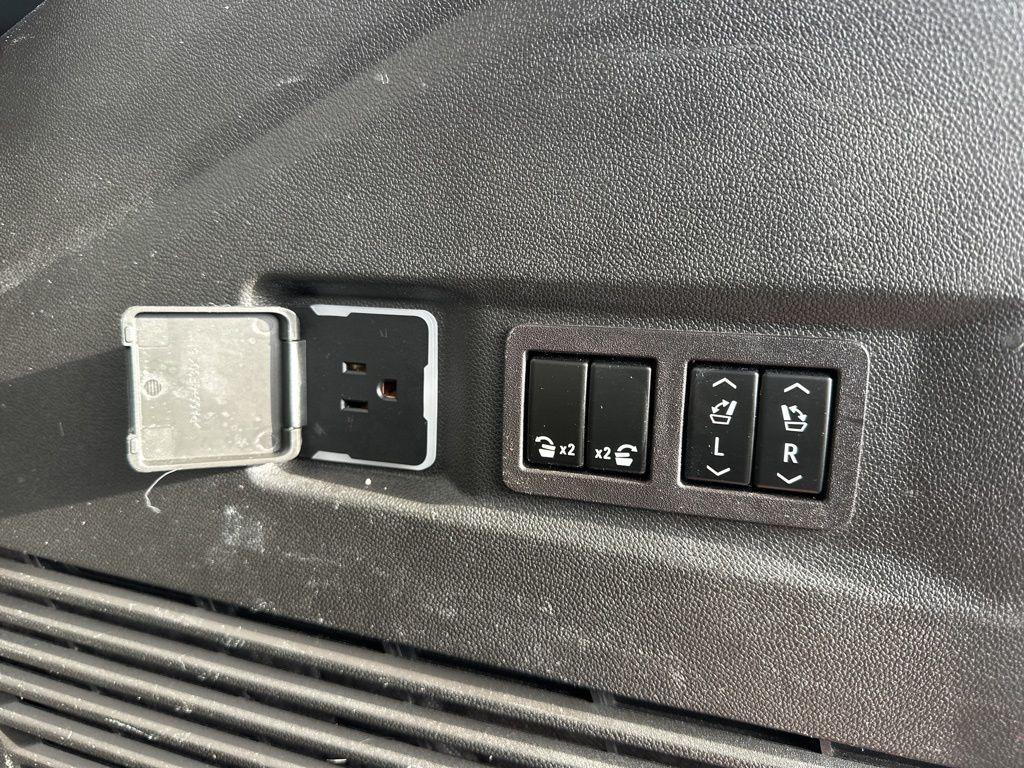 used 2023 GMC Yukon car, priced at $48,263