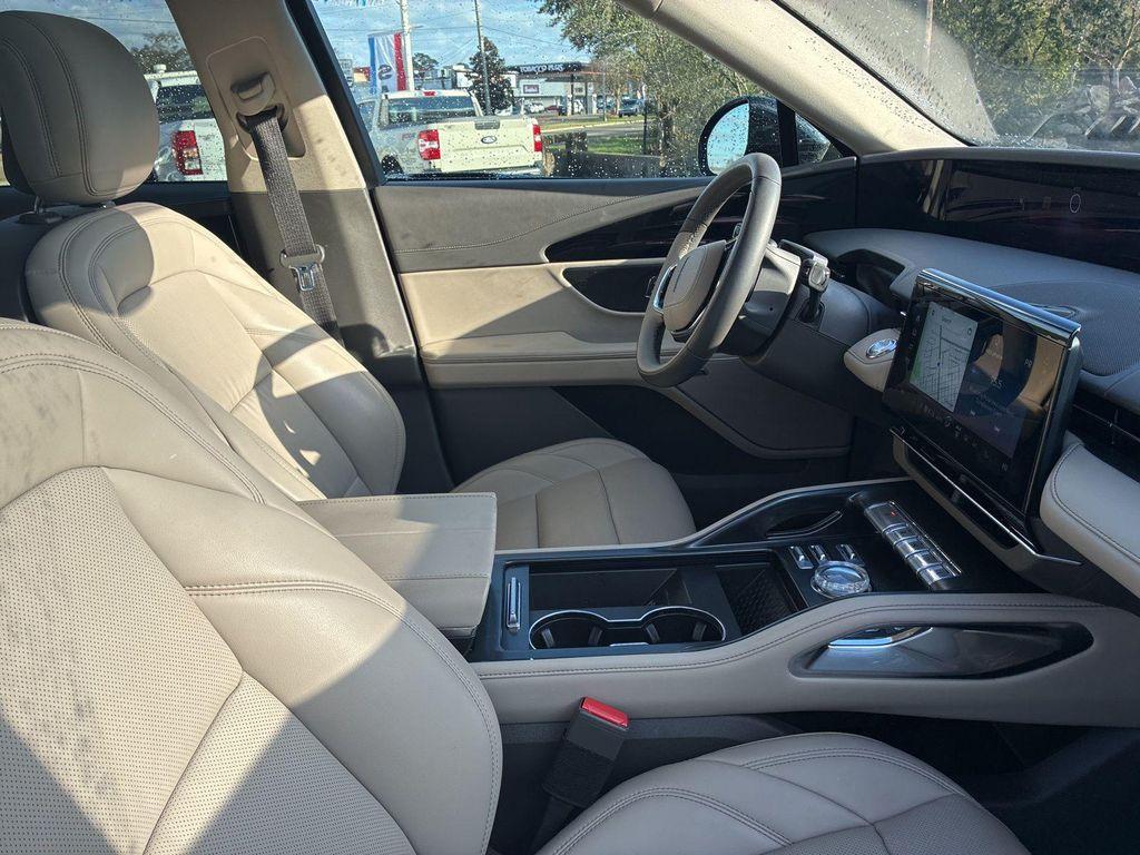 used 2025 Lincoln Nautilus car, priced at $52,500