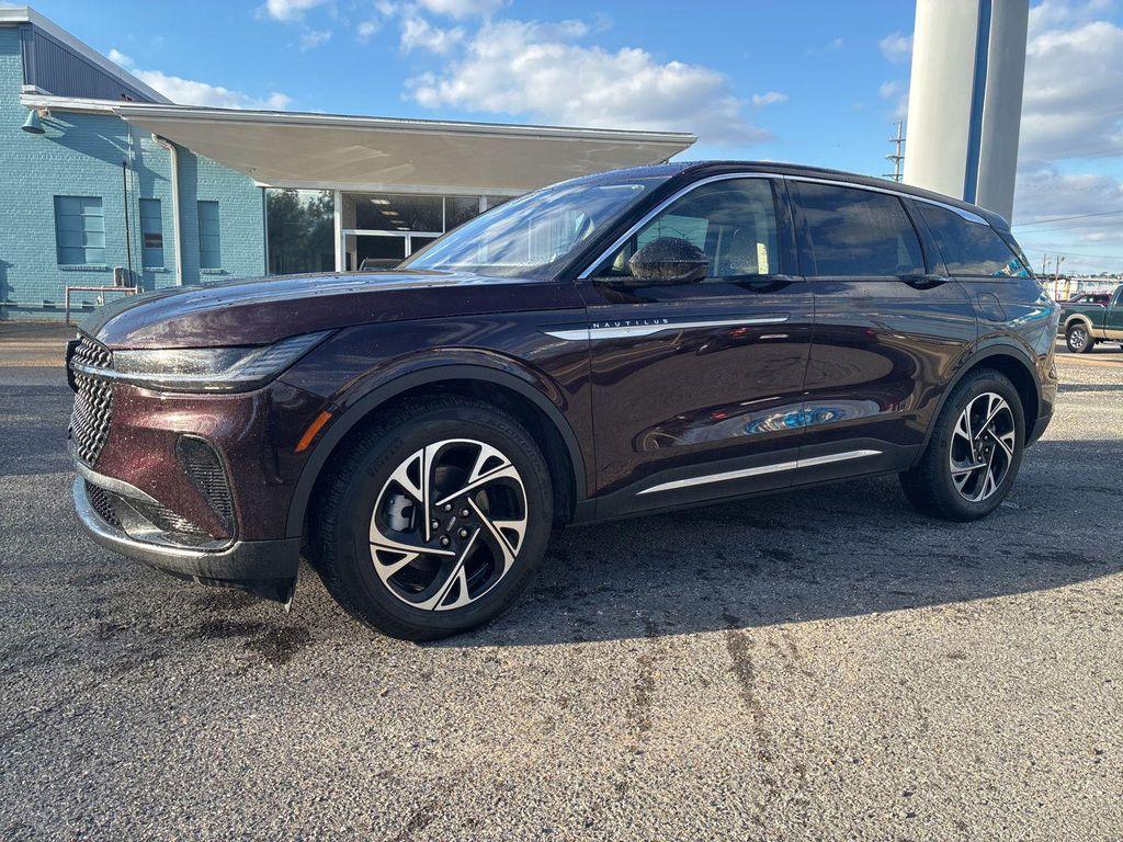 used 2025 Lincoln Nautilus car, priced at $52,500