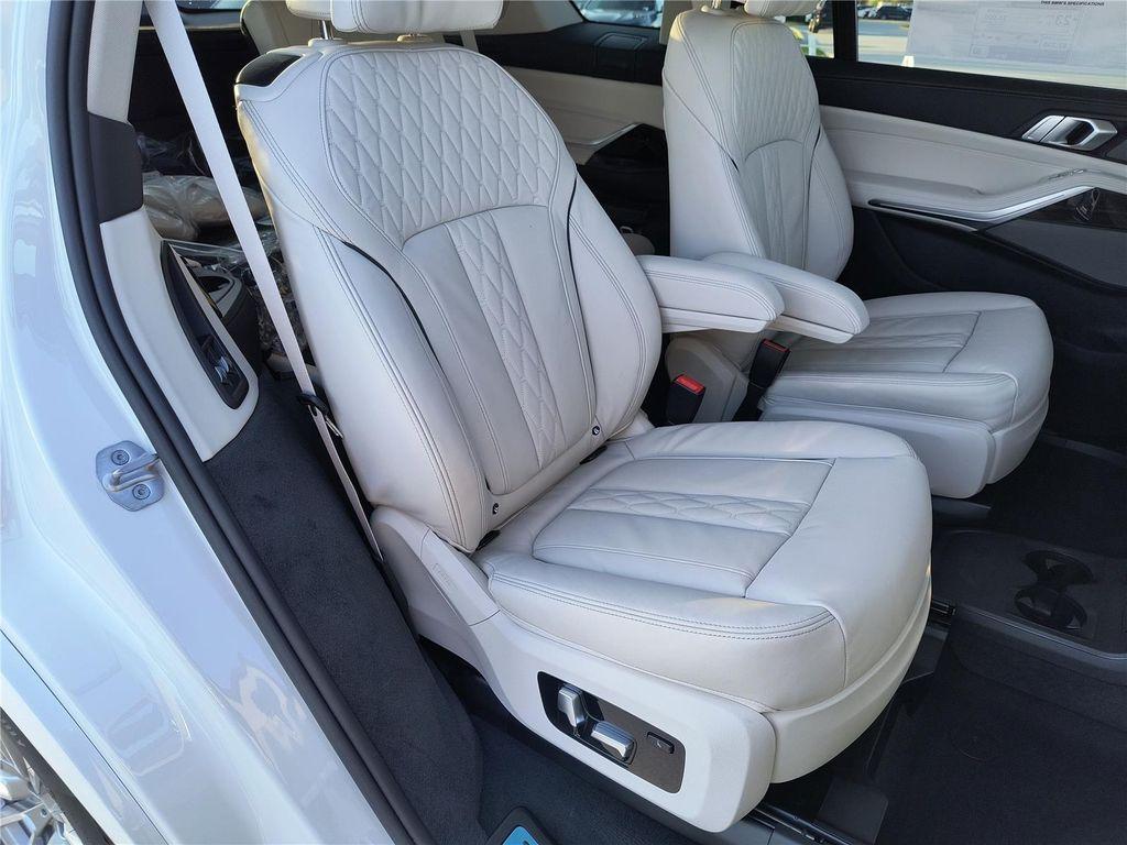 new 2026 BMW X7 car, priced at $100,130