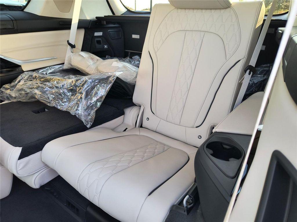 new 2026 BMW X7 car, priced at $100,130
