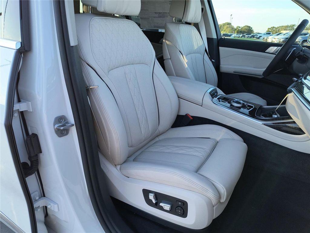 new 2026 BMW X7 car, priced at $100,130